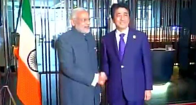आसियान शिखर सम्मेलन में मोदी के सामने तिरंगे का अपमान, उल्टा दिखा राष्ट्रीय ध्वज